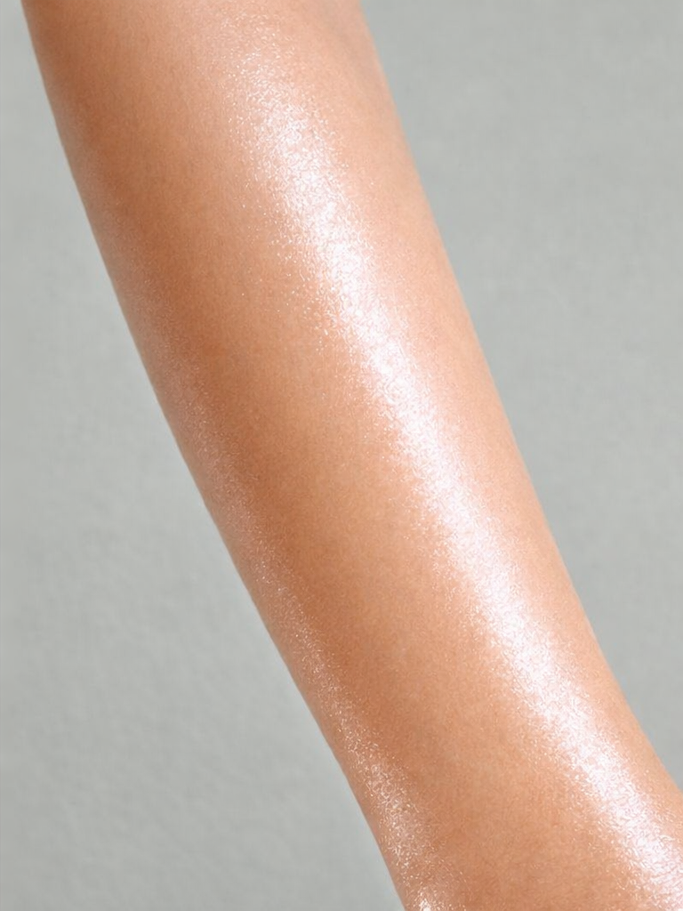 Brazo con piel suave y pareja